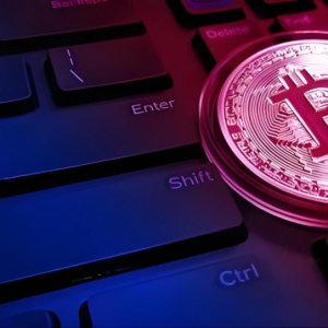 BTC fell from 120,000 to 90,000. Who is selling in panic and who is increasing holdings against the trend?